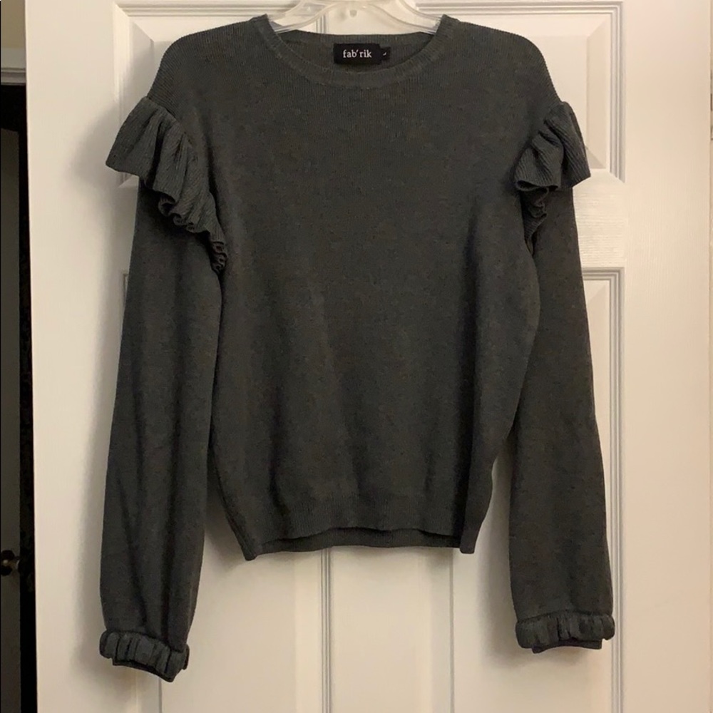 Fab’rik- Grey Ruffle Sleeve Sweater NWOT